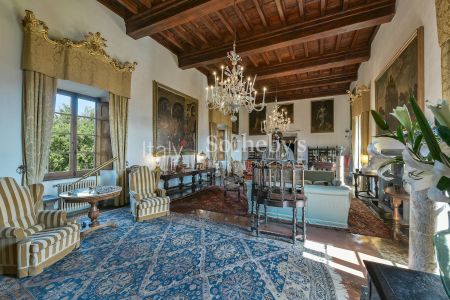 Majestic historical villa in the heart of Tuscany - Photo 2