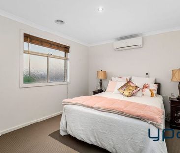 Luxury Family Entertainer with Pool & Multiple Living Zones !! - Photo 5