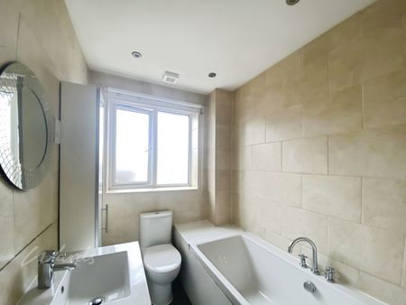 3 bedroom end of terrace house to rent - Photo 2
