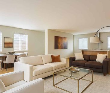 Spacious and low maintenance - Photo 1