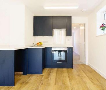 Kings Avenue, Falmouth, TR11 - Photo 2