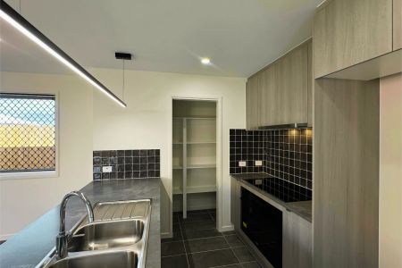 Brand New Family Home in White Rock – Modern Living at Its Best - Photo 5