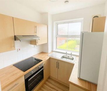 Churchfields Road, Salisbury, SP2 - Photo 2