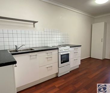 RENOVATED DELIGHT IN PRIME LOCATION - Photo 3