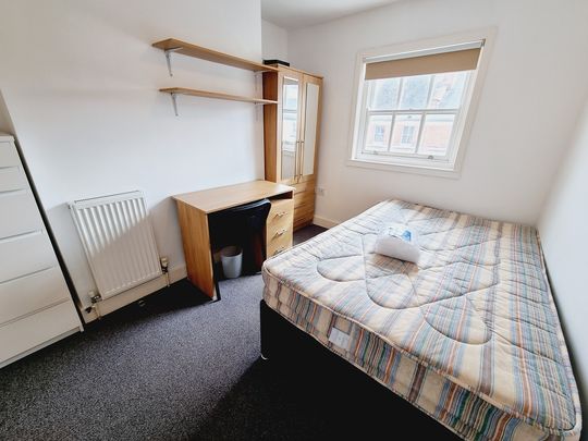 8 Bed Student Accommodation - Photo 1