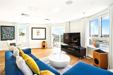 2 bedroom penthouse to rent - Photo 3