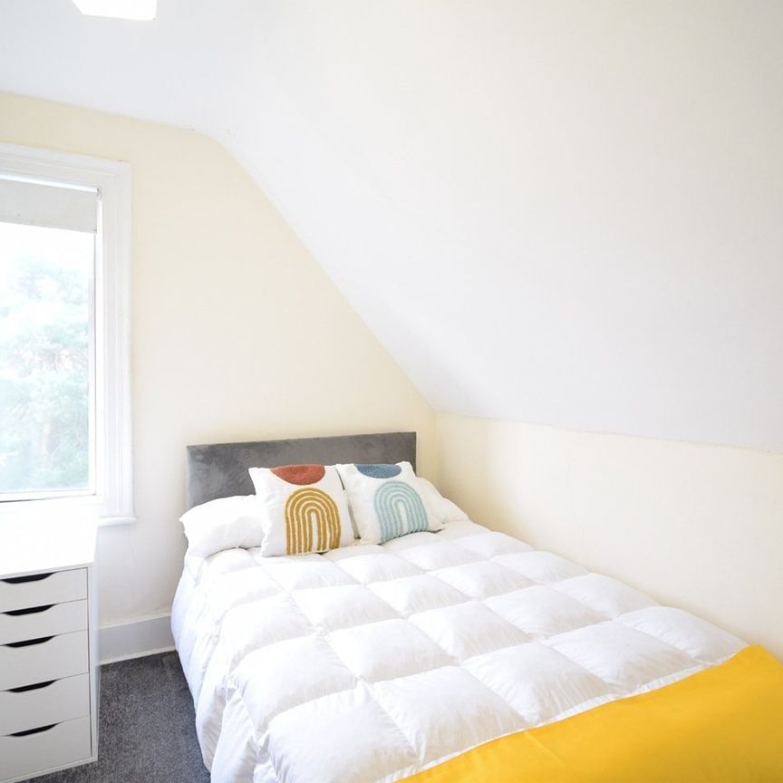 Room in a Shared Flat, Madeley Road, W5 - Photo 1