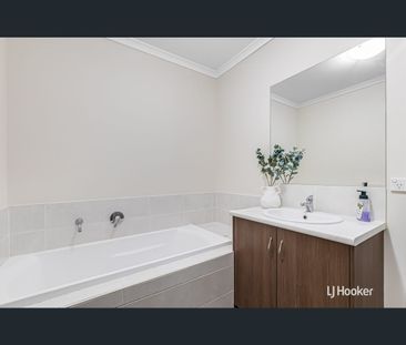 12 Hart Lane, Munno Para, SA 5115 - Photo 2