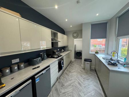 1 bedroom in a house share to rent - Photo 4