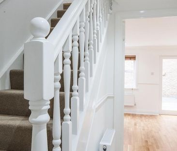 2 bedroom ground floor flat to rent - Photo 2