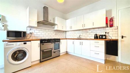 property to rent West Road, Westcliff-on-Sea, Essex, SS0 - Photo 2