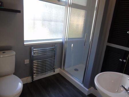 2 bedroom ground floor flat to rent - Photo 5