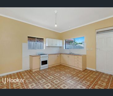 Charming Villa in Central Woodville Location - Photo 1