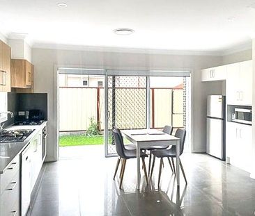 Gorgeous 4 bedroom townhouse for lease ! - Photo 3