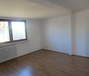 Dachgeschoss-Wohnung in Gürzenich! - Photo 1