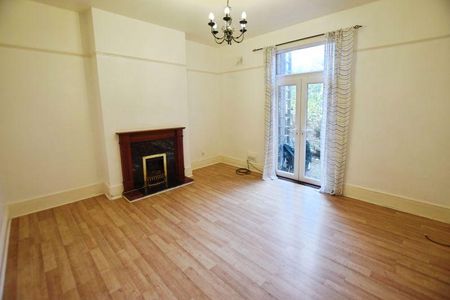 3 bedroom flat to rent - Photo 2