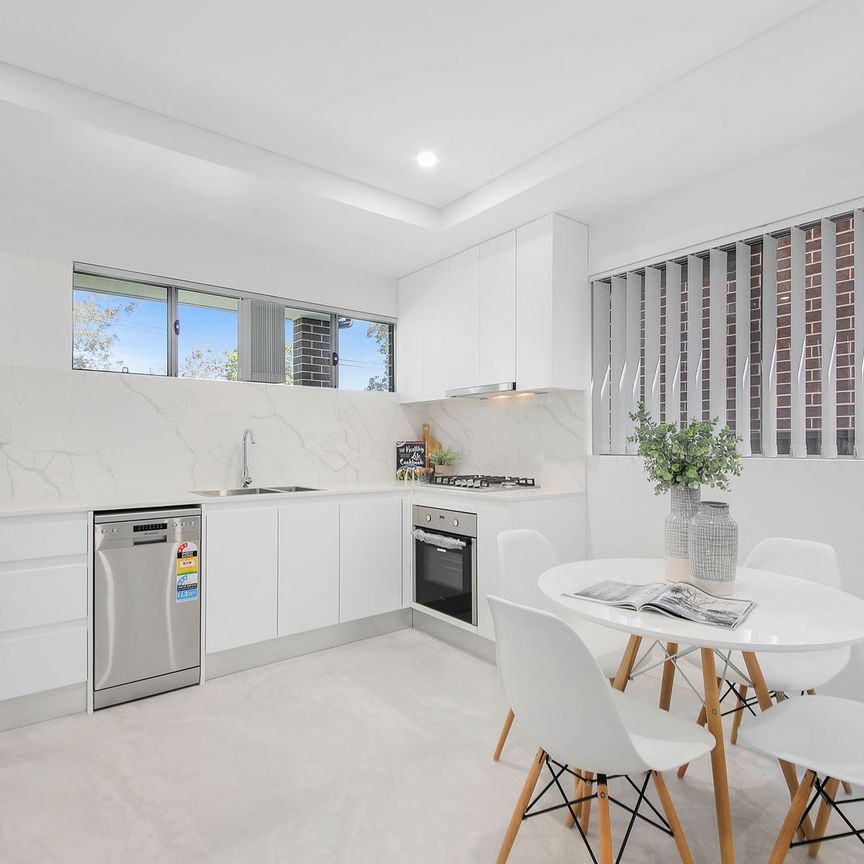 PRESTIGIOUS HOME WITH BONUS ATTACHED GRANNY FLAT - Photo 1