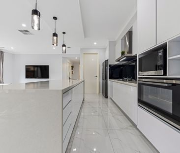 East-Facing Residence Combining Modern Comfort, Seamless Convenienc... - Photo 5