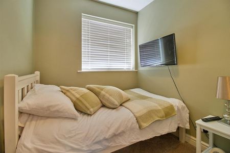 3 bedroom semi-detached house to rent - Photo 5