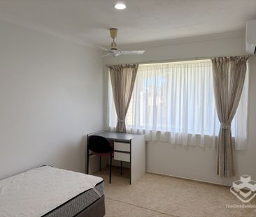 Fully furnished Upstairs rooms for rent - Ideal for Shared Living - Photo 2