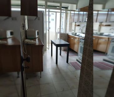 Room in a shared 3-bedroom apartment for rent in Lisbon, some bills... - Photo 2
