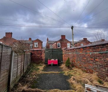 2 bedroom end of terrace house to rent - Photo 2