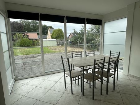 Ruime woning met 5 slaapkamers op een perceel van 7a43ca. - Foto 3