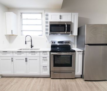 **SPACIOUS** 1 Bedroom Main Unit in St. Catharines!! - Photo 2