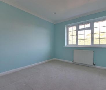 4 bedroom detached house to rent - Photo 4