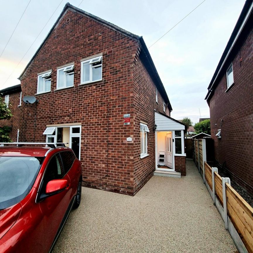 4 bedroom semi-detached house to rent - Photo 1