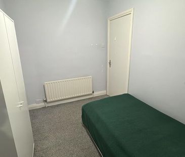 Room, 17 Dunvegan Street, Belfast, BT6 8GE - Photo 4