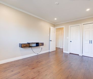 For Lease - 372 Dixon Boulevard, Newmarket, Ontario - Photo 2