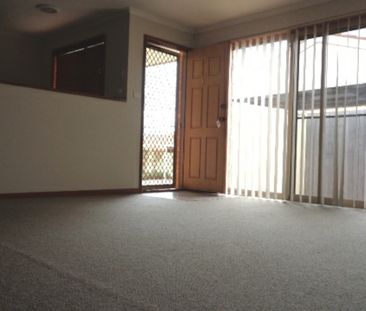 Modern Two Bedroom Townhouse in Jerrabomberra - Photo 1