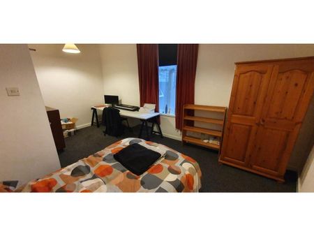 3 bedroom flat to rent - Photo 4