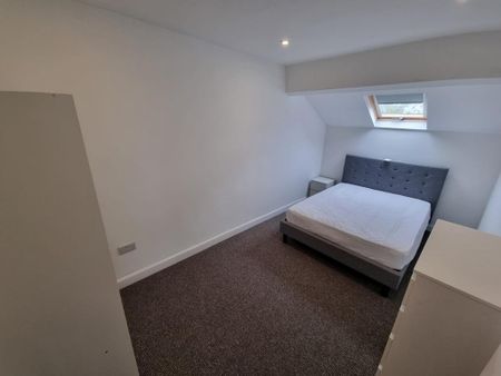 3 bedroom flat to rent - Photo 4