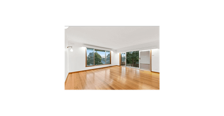 SPACIOUS FAMILY HOME - Photo 4