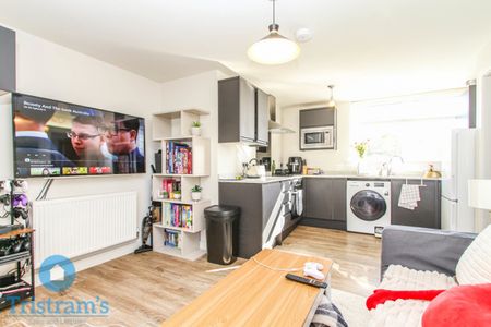 2 bed Apartment for Rent - Photo 2