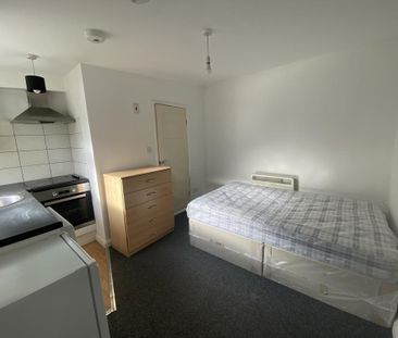 Studio to rent - Photo 2