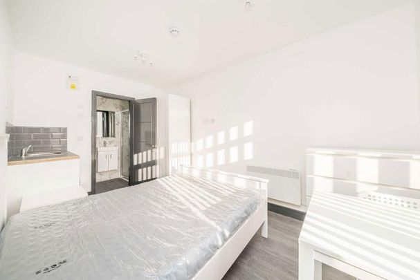 Studio to rent - Photo 1