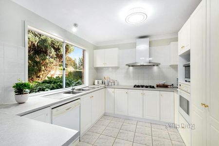 12 Forest Glen Avenue, Blackburn South - Photo 5