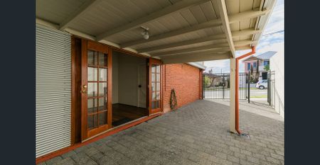 Inner City Living ! - Photo 2