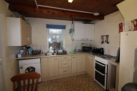 Newcombe Road, Southampton, SO15 - Photo 2