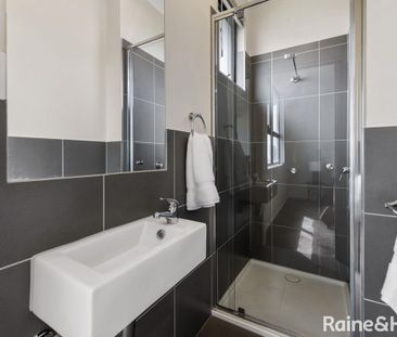 Modern Townhouse in a Quiet Glenroy Location - Photo 3