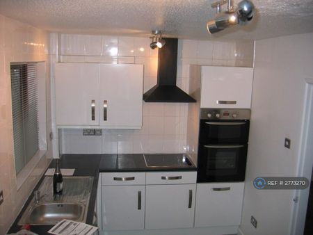 2 bedroom end of terrace house to rent - Photo 3