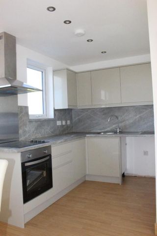 3 bedroom flat to rent - Photo 4