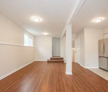 Spacious 2 Bedroom Lower Unit in Welland!! - Photo 2