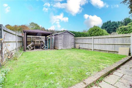 3 bedroom semi-detached house to rent - Photo 5