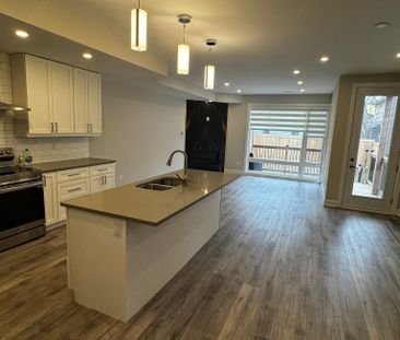 For Lease - 902 - A Pinecrest Road, Britannia Heights - Queensway T... - Photo 1