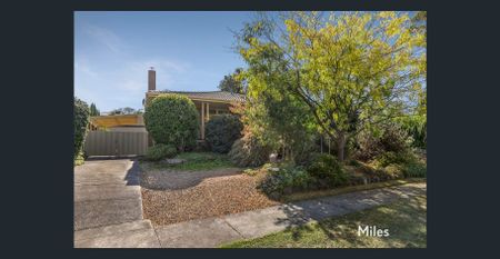 DELIGHTFUL QUIET PARKSIDE FAMILY HOME - Photo 4