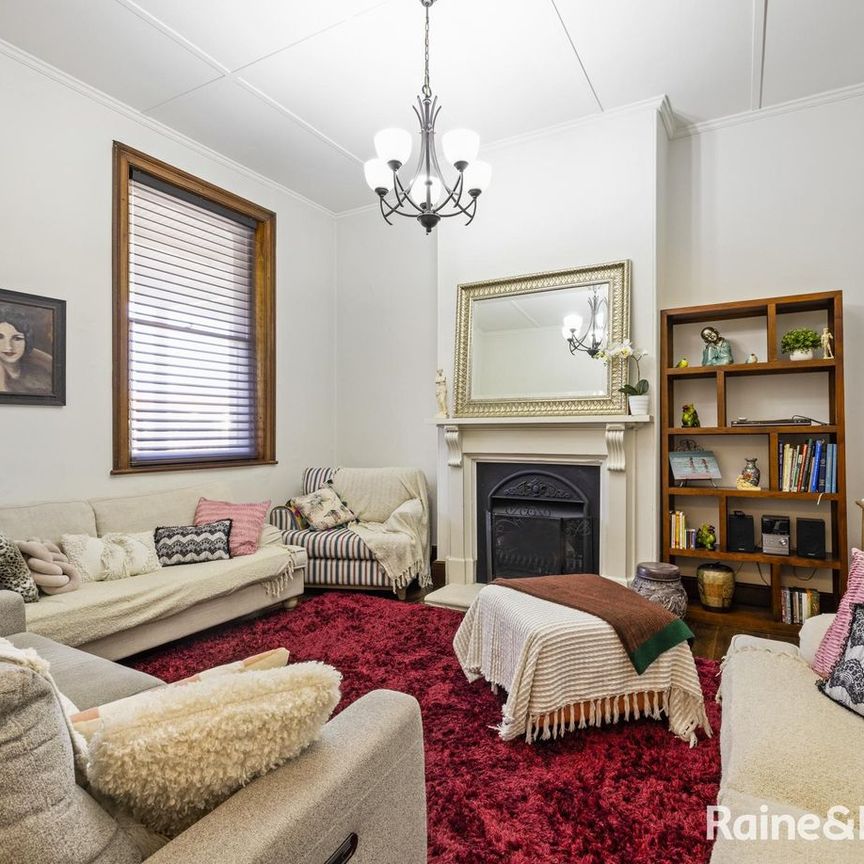 FULLY FURNISHED 3 BEDROOM TOWNHOUSE IN CBD - UTILITIES INCLUDED - NO EXTRA BILLS- Available 8/12/25 - Photo 1
